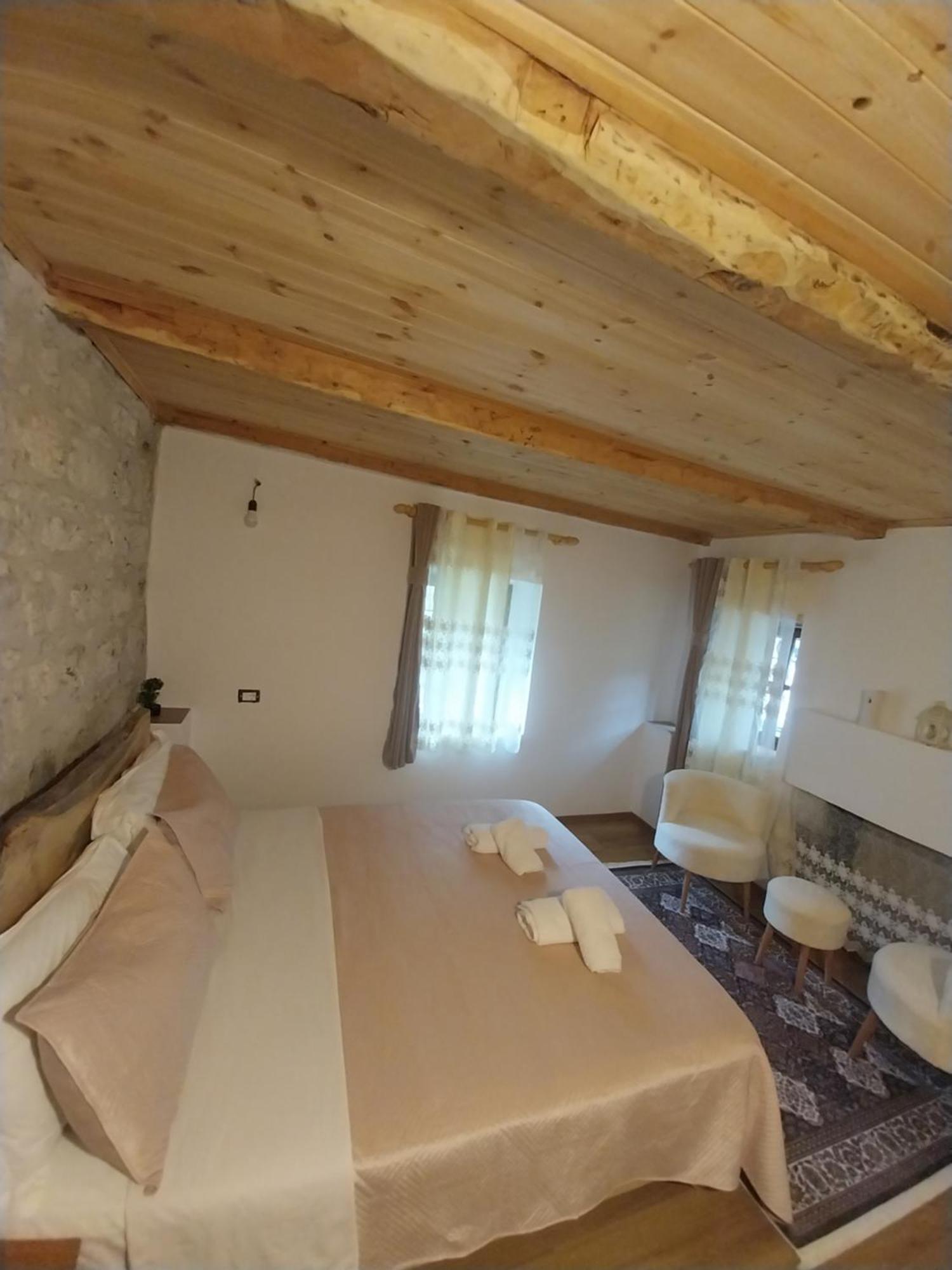 Guesthouse Dritan Tethorja テス 部屋 写真